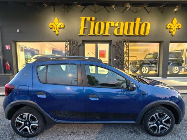 Dacia Sandero Stepway 100CV GPL 15th Anniversary - foto 3 di 4
