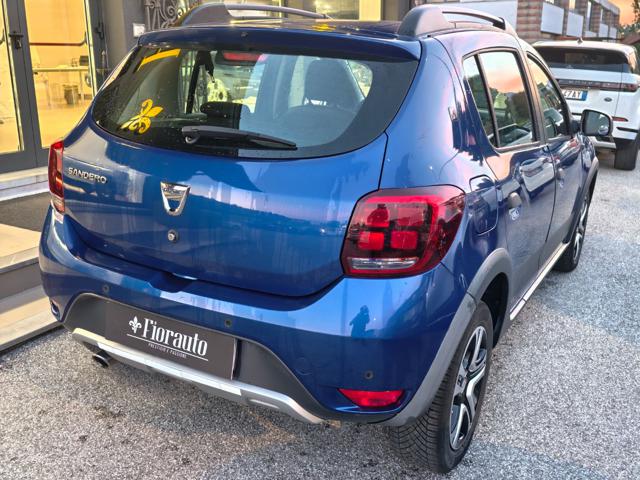Dacia Sandero Stepway 100CV GPL 15th Anniversary - foto 4 di 4