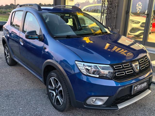 Dacia Sandero Stepway 100CV GPL 15th Anniversary - foto 2 di 4