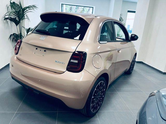 Fiat 500 Berlina Hybrid Icon nuova da imm. con pack style - foto 2 di 4