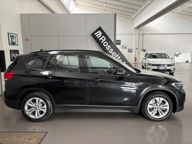 BMW X1 xDrive25e Adv. Plug-In 4x4 - foto 3 di 4