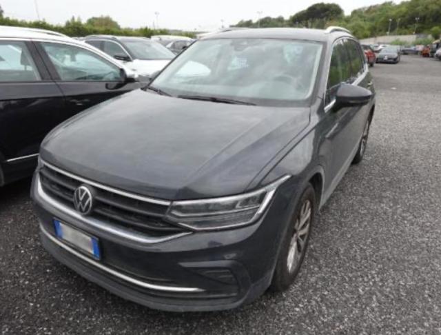 Volkswagen Tiguan 2.0 TDI SCR Life usato a SPRESIANO