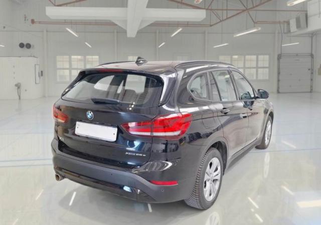 BMW X1 xDrive25e Adv. Plug-In 4x4 - foto 2 di 3