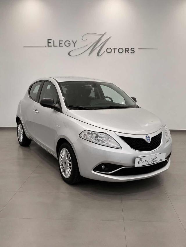 Lancia Ypsilon 1.2 69 CV 5 porte GPL Ecochic Silver - foto 2 di 4