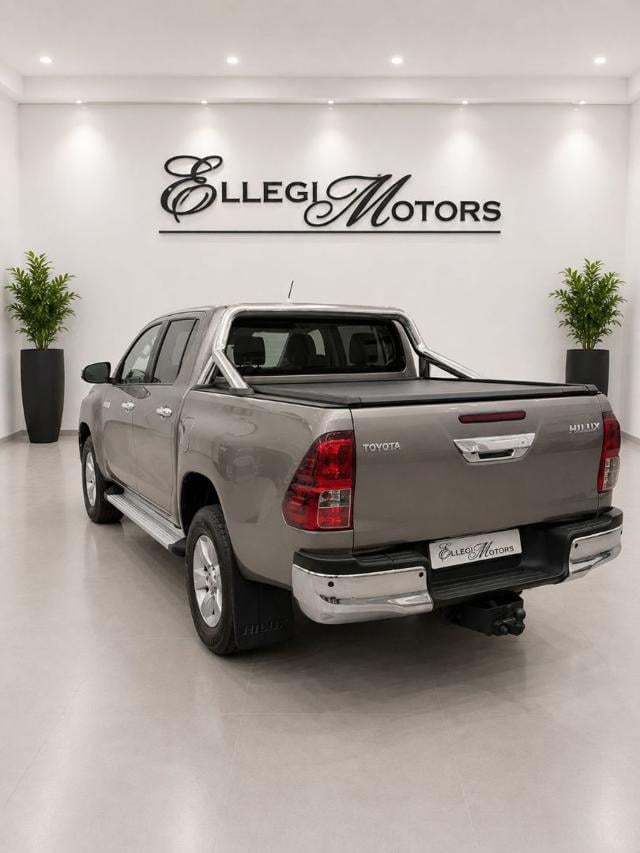 Toyota Hilux 2.4 D-4D A/T 4WD 4 porte Double EXECUTIVE - foto 4 di 4