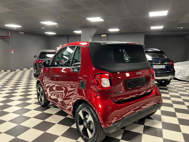 smart forTwo EQ cabrio Suitered (22kW) - foto 3 di 4
