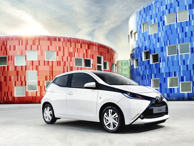 Toyota Aygo 1.0 VVT-i 69 CV 5 porte x-play MMT usato a TORINO