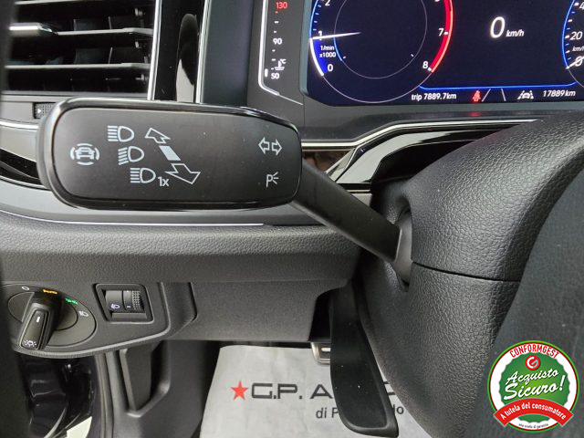 Volkswagen Taigo 1.0 TSI 115 CV R-Line + Tetto, del 2025, 8.603 km, in vendita a Misterbianco (CT)