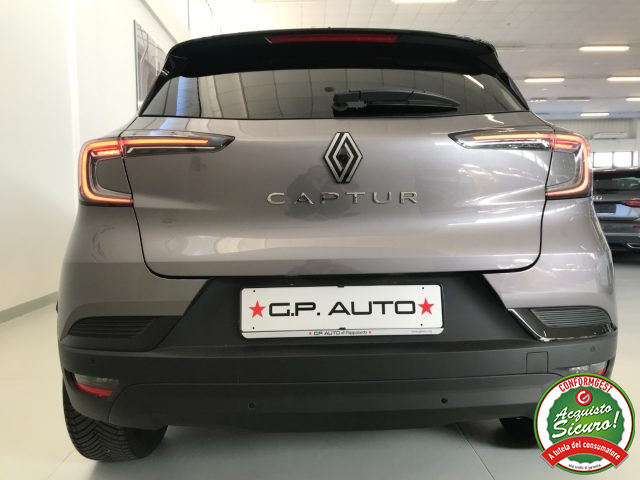 Renault Captur TCe 90 CV Techno, del 2025, 13.589 km, in vendita a Misterbianco (CT)