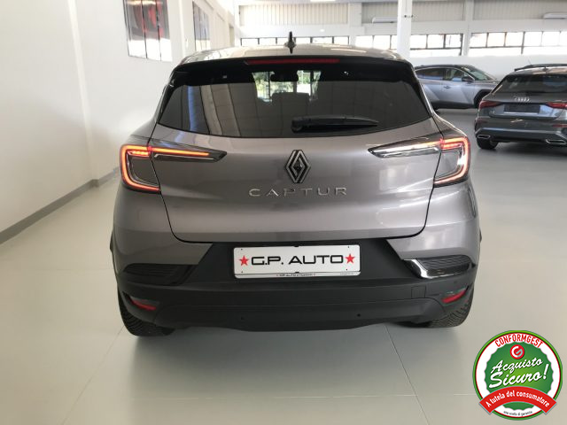 Renault Captur TCe 90 CV Techno, del 2025, 13.589 km, in vendita a Misterbianco (CT)