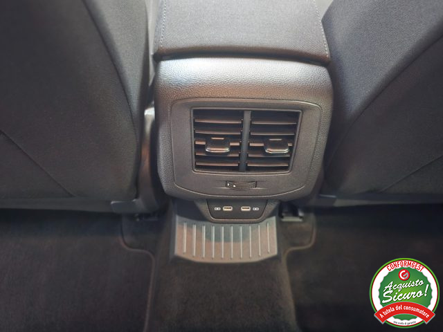Volkswagen T-Roc 1.0 TSI Life, del 2022, 36.591 km, in vendita a Misterbianco (CT)