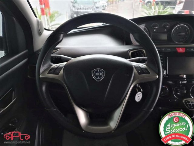 Lancia Ypsilon 1.2 69 CV 5p S&S Gold, del 2019, 74.000 km, in vendita a Carrara (MS)