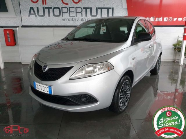 Lancia Ypsilon 1.2 69 CV 5p S&S Gold - foto 2 di 4