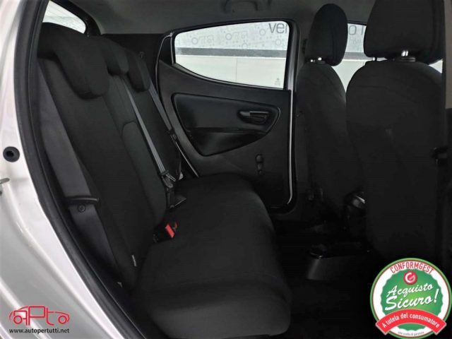 Lancia Ypsilon 1.2 69 CV 5p S&S Gold, del 2019, 74.000 km, in vendita a Carrara (MS)