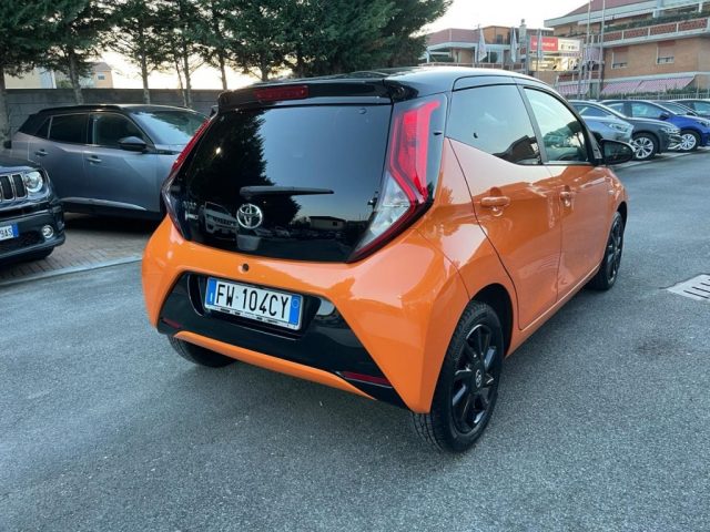 Toyota Aygo Connect 1.0 VVT-i 72 CV 5p x-cite - foto 3 di 4
