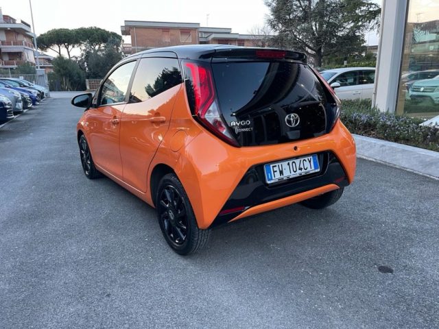 Toyota Aygo Connect 1.0 VVT-i 72 CV 5p x-cite - foto 4 di 4