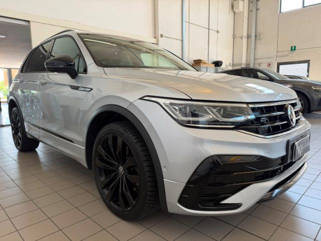 Volkswagen Tiguan 2.0 TDI DSG 4MOTION R-Line //TETTO//PELLE/LED - foto 3 di 60