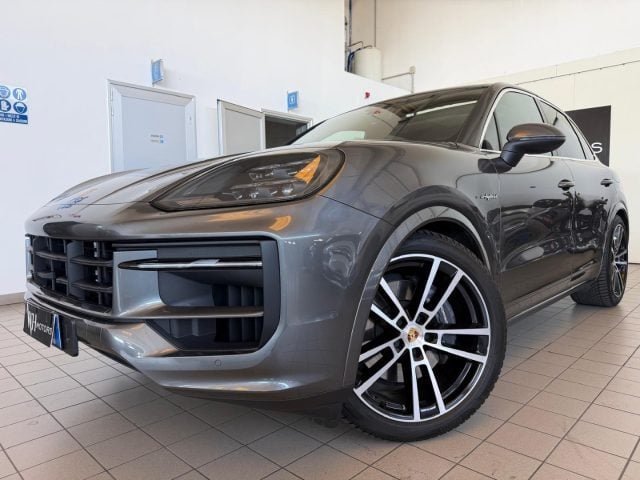 Porsche Cayenne 3.0 V6 E-Hybrid //TETTO//CARTIER//PARI AL NUOVO//, del 2024, 27.000 km, in vendita a Parma (PR)