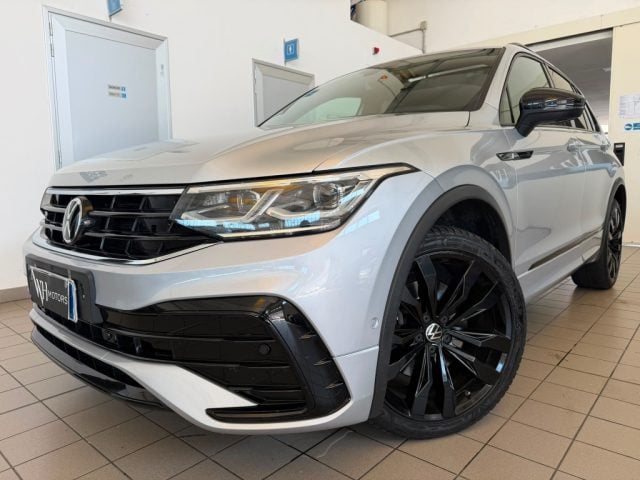 Volkswagen Tiguan 2.0 TDI DSG 4MOTION R-Line //TETTO//PELLE/LED, del 2022, 149.900 km, in vendita a Parma (PR)