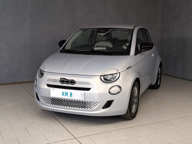 Fiat 500 Berlina Hybrid Icon, del 2026, 10 km, in vendita a Trecate (NO)