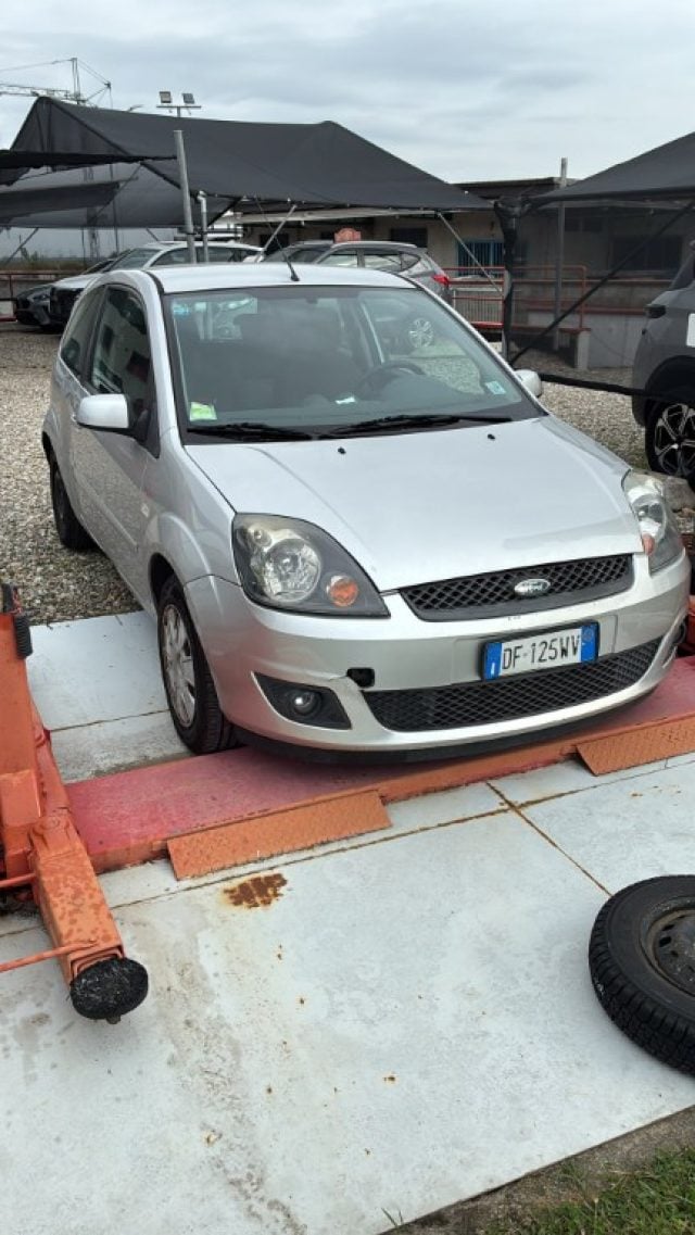 Ford Fiesta + 1.2 16V 3p. GPL, del 2007, 129.000 km, in vendita a Trecate (NO)