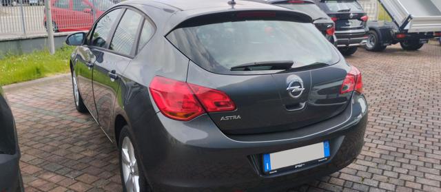 Opel Astra 1.6 115CV 5 porte Cosmo - foto 4 di 4