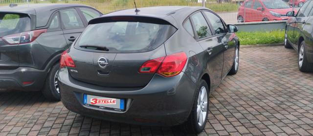 Opel Astra 1.6 115CV 5 porte Cosmo - foto 3 di 4