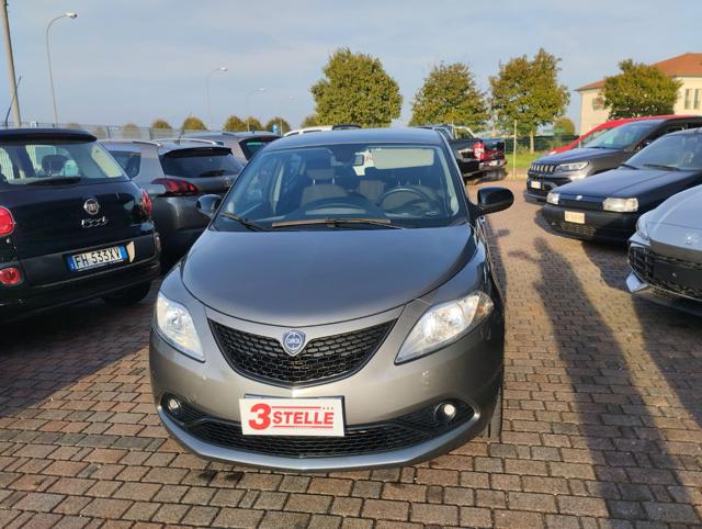 Lancia Ypsilon 1.0 FireFly 5 porte S&S Hybrid Ecochic Gold, del 2020, 45.711 km, in vendita a Eraclea (VE)