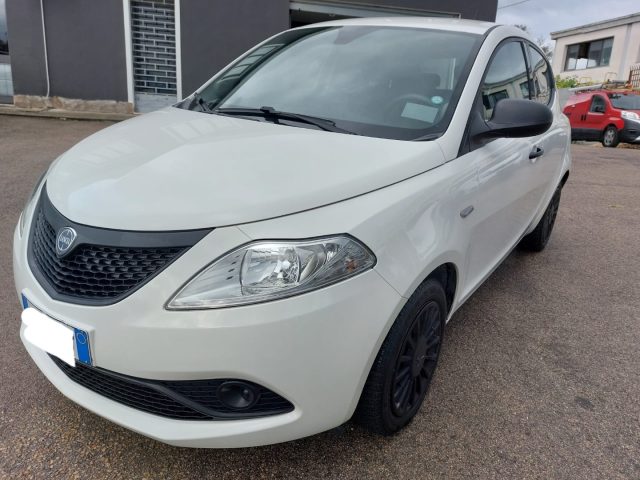 Lancia Ypsilon 1.0 FireFly 5 porte S&S Hybrid Ecochic - foto 3 di 4