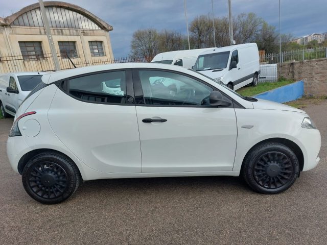Lancia Ypsilon 1.0 FireFly 5 porte S&S Hybrid Ecochic - foto 4 di 4