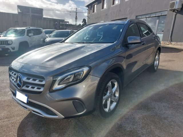 Mercedes-Benz GLA 200 d Automatic - foto 2 di 4