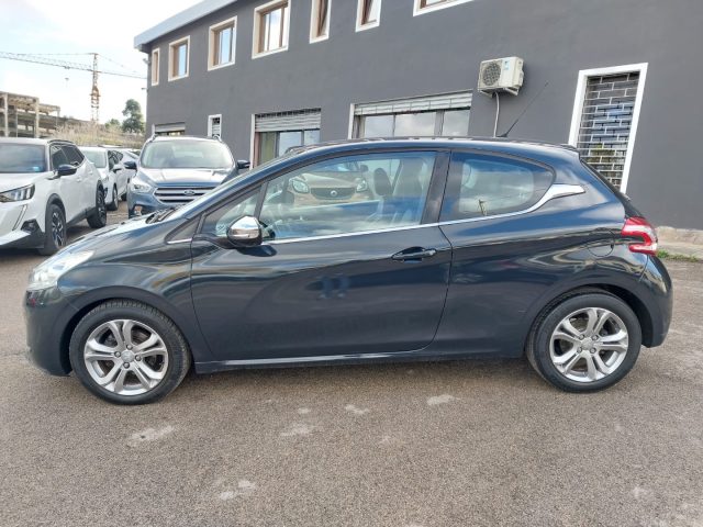 Peugeot 208 1.6 e-HDi 92 CV 3 porte, del 2015, 112.700 km, in vendita a Sassari (SS)