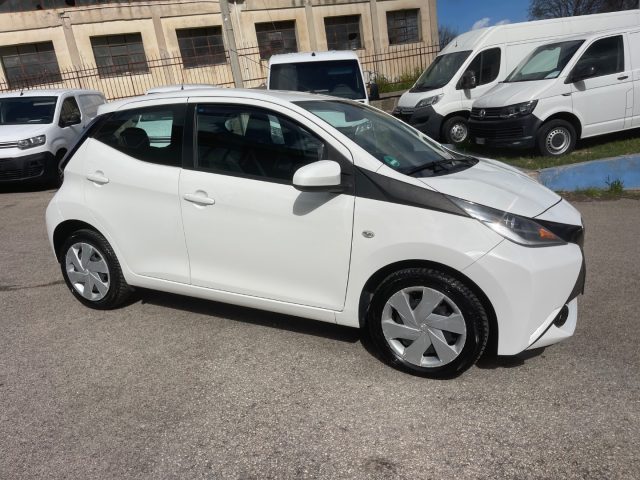 Toyota Aygo 1.0 VVT-i 69 CV 5 porte - foto 2 di 4