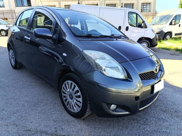 Toyota Yaris 1.3 5 porte Sol - foto 2 di 4
