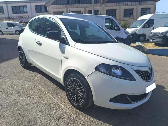 Lancia Ypsilon 1.0 FireFly 5 porte S&S Hybrid Alberta Ferretti - foto 2 di 4