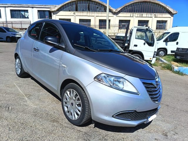 Lancia Ypsilon 1.2 69 CV 5 porte Platinum - foto 2 di 11