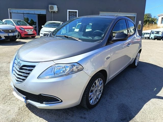 Lancia Ypsilon 1.2 69 CV 5 porte Platinum, del 2013, 125.760 km, in vendita a Sassari (SS)