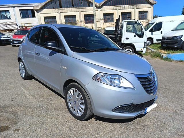 Lancia Ypsilon 1.2 69 CV 5 porte S&S Platinum - foto 2 di 4