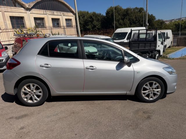 Toyota Auris 1.4 D-4D 5 porte - foto 3 di 4