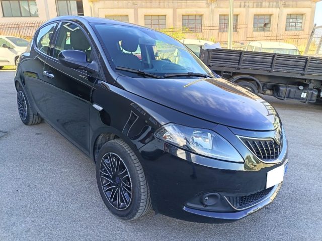 Lancia Ypsilon 1.0 FireFly 5 porte S&S Hybrid Alberta Ferretti - foto 2 di 4