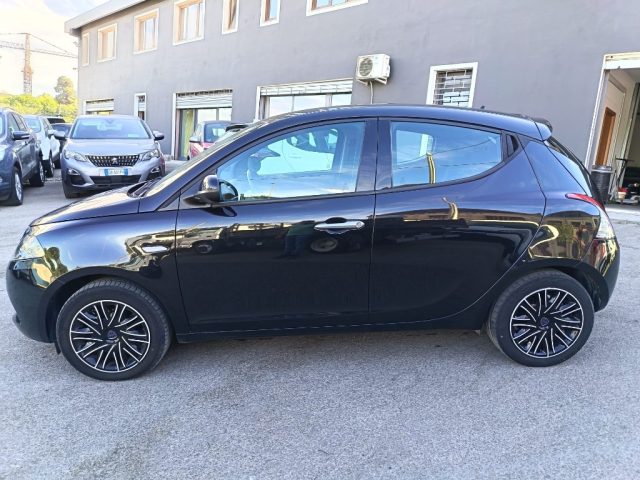 Lancia Ypsilon 1.0 FireFly 5 porte S&S Hybrid Alberta Ferretti - foto 4 di 4