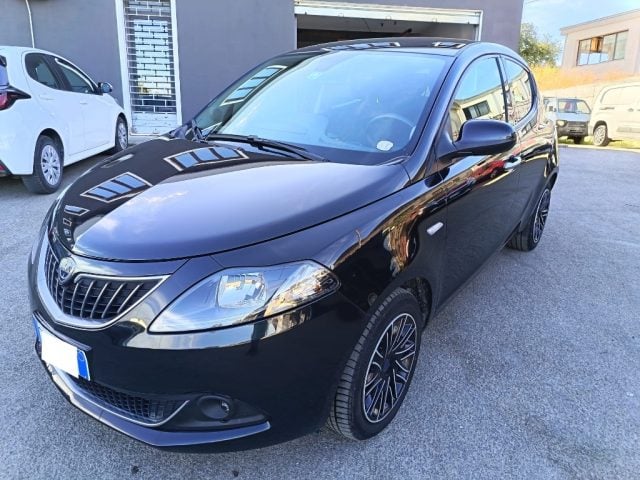 Lancia Ypsilon 1.0 FireFly 5 porte S&S Hybrid Alberta Ferretti, del 2023, 62.370 km, in vendita a Sassari (SS)