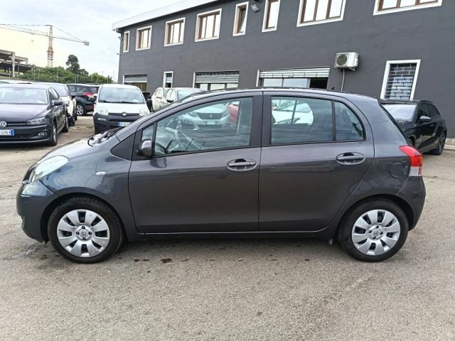 Toyota Yaris 1.0 5 porte Luxury pack - foto 4 di 4