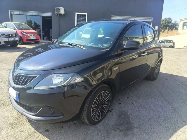 Lancia Ypsilon 1.0 FireFly 5 porte S&S Hybrid Alberta Ferretti, del 2023, 28.780 km, in vendita a Sassari (SS)
