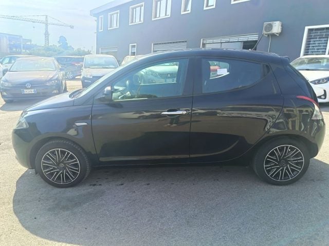 Lancia Ypsilon 1.0 FireFly 5 porte S&S Hybrid Alberta Ferretti - foto 4 di 4