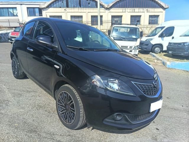 Lancia Ypsilon 1.0 FireFly 5 porte S&S Hybrid Alberta Ferretti - foto 2 di 4