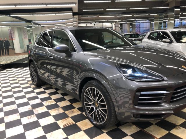 Porsche Cayenne 3.0 V6 - foto 2 di 4