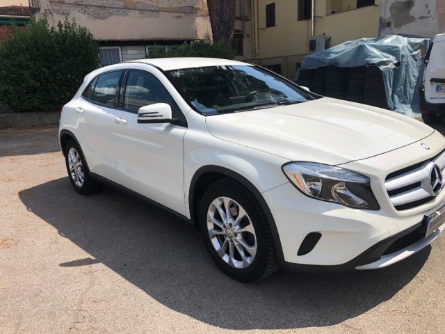 Mercedes-Benz GLA 180 d Executive - foto 2 di 4