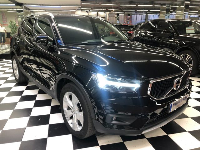 Volvo XC40 T3 Geartronic Momentum - foto 2 di 4