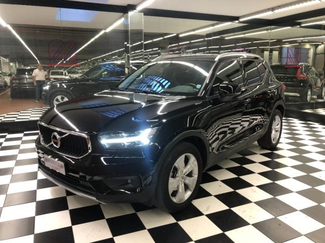 Volvo XC40 T3 Geartronic Momentum, del 2019, 94.788 km, in vendita a Firenze (FI)